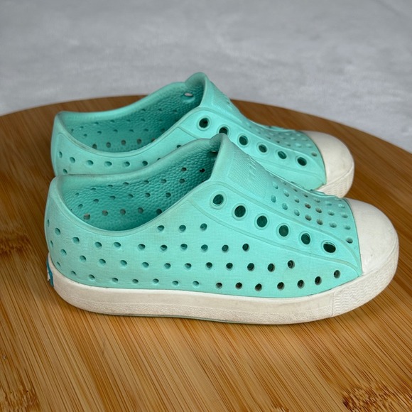 Native Shoes Kids Girl's C7 Aqua Green Slip On‎ Lightweight Casual Sneakers - Picture 4 of 10